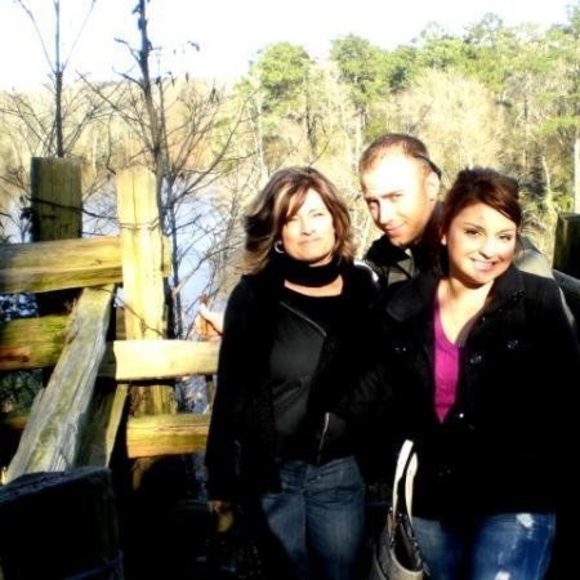 Meet your Posher, Laura - Picture 1 of 1